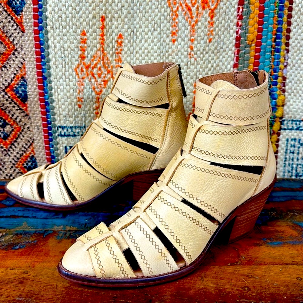 Vera Cruz “Lex” Cutout Boots In Super Soft Creamy Leather. New In Box!